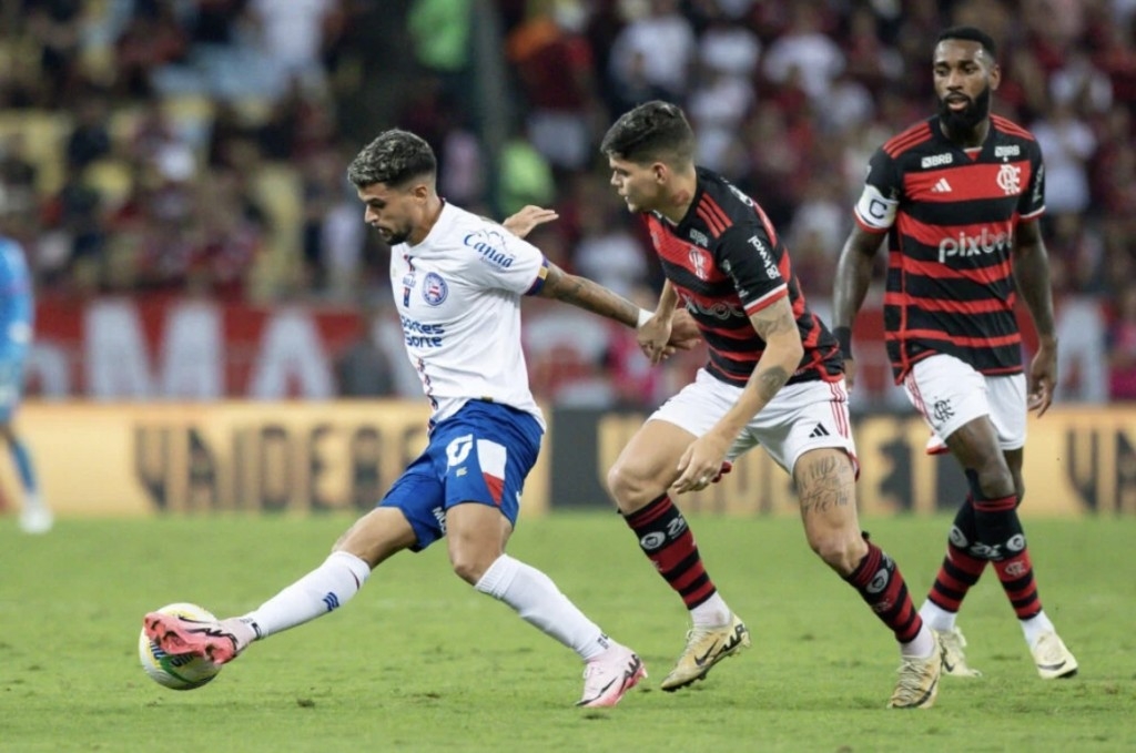 Flamengo vence o Bahia nos acréscimo e é líder do Brasileirão