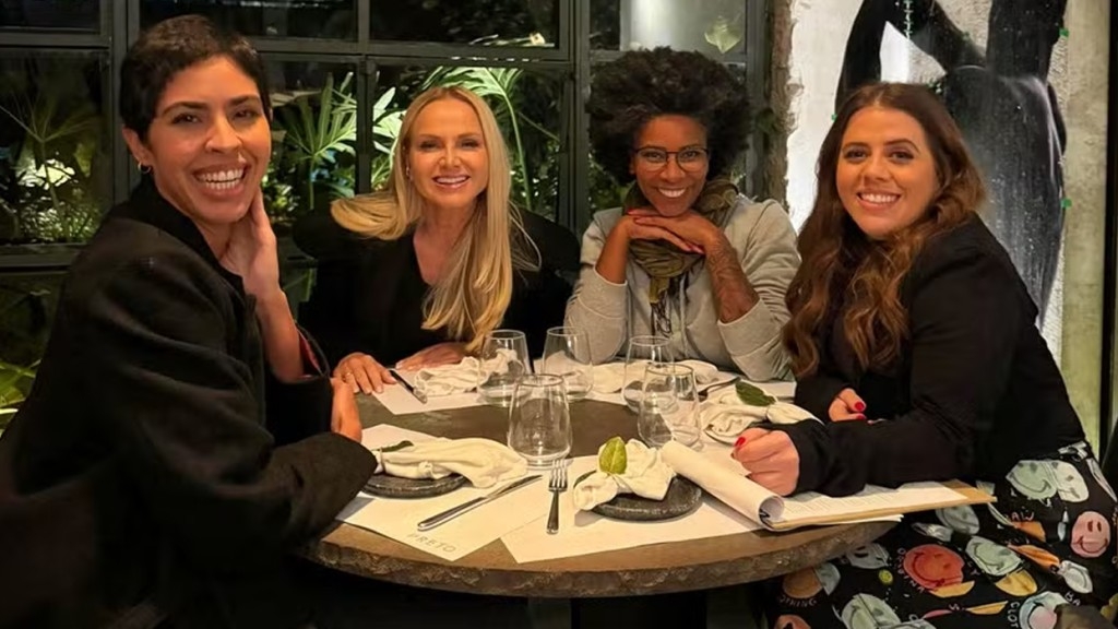 Eliana curte jantar com amigas do novo programa da Globo; ‘Já deu match, Brasil!’