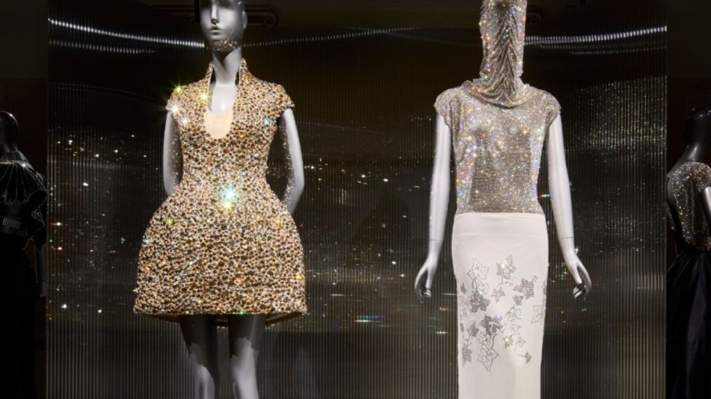 Yumi Kuwano Swarovski inaugura exposição em Milão com peças de grifes e looks do tapete vermelho