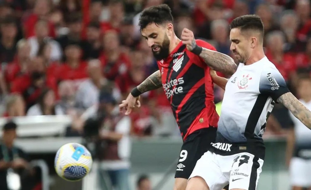 Corinthians arranca empate nos acréscimos e frustra festa do Athletico-PR na Ligga Arena