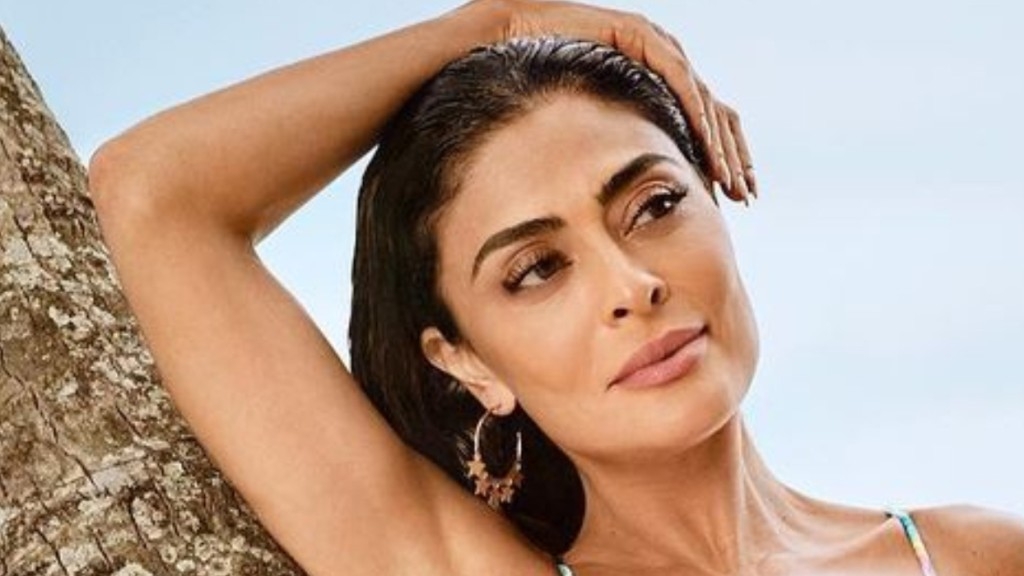 De biquíni de crochê, Juliana Paes curte praia no Rio de Janeiro: ‘Fim de tarde’