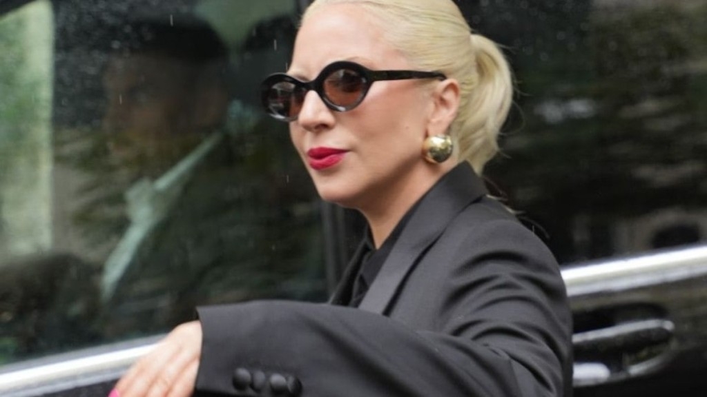 Yumi Kuwano Lady Gaga usa óculos de marca de luxo brasileira em Paris