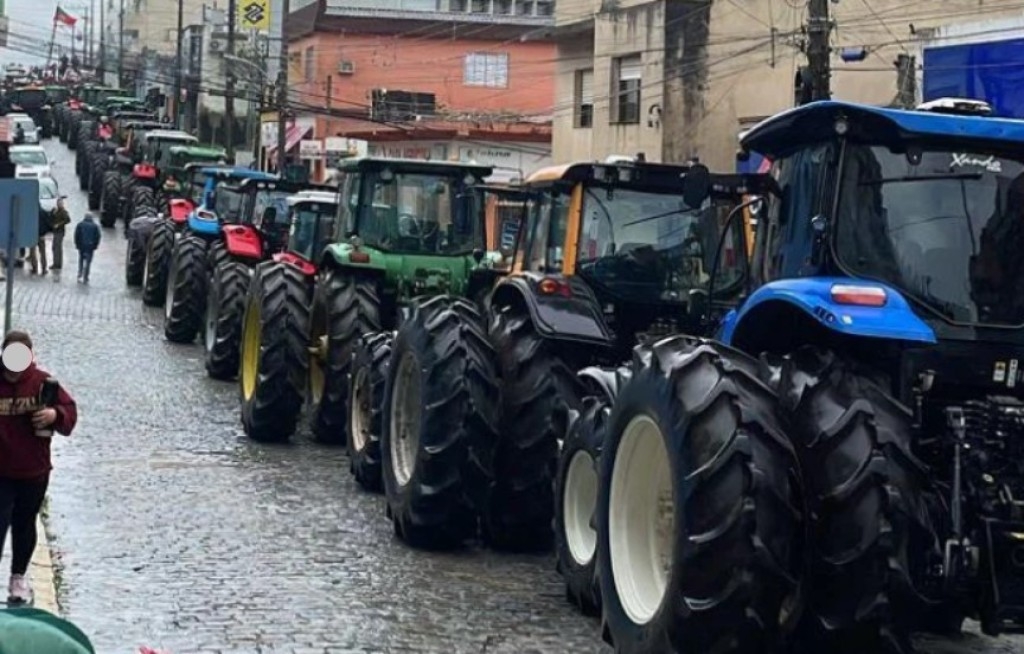 Produtores gaúchos promovem “tratoraço” contra o Governo