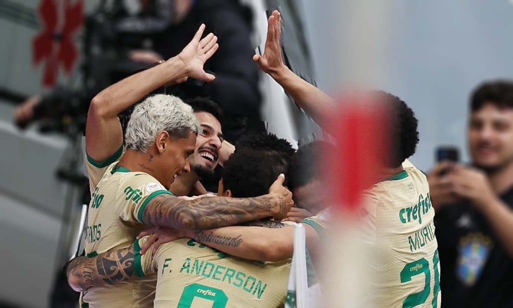 Palmeiras goleia Criciúma e assume a vice-liderança no Brasileirão