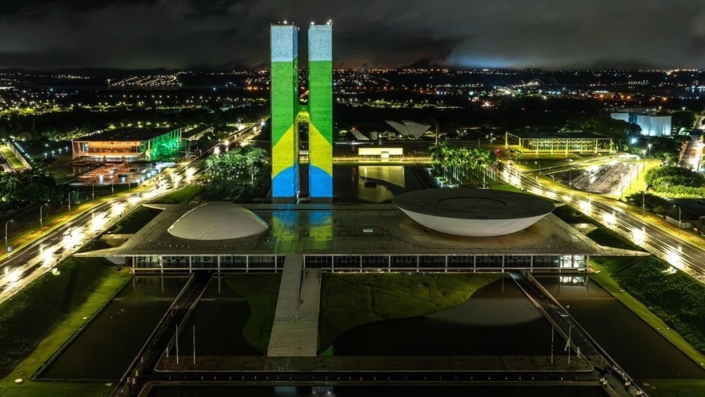 Rubens Gallerani Filho/PR Projeção no Congresso Nacional traz mensagens de defesa do Estado Democrático de Direito