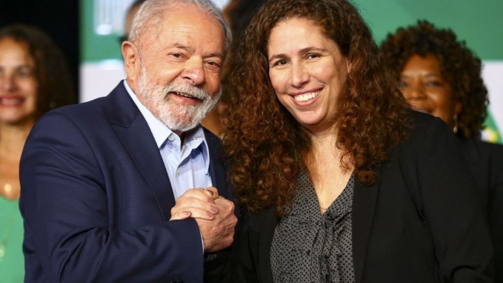 Marcelo Camargo/Agência Brasil – 22.12.2022O presidente, Luiz Inácio Lula da Silva, e a ministra da Gestão, Esther Dweck, durante anúncio de ministros, em