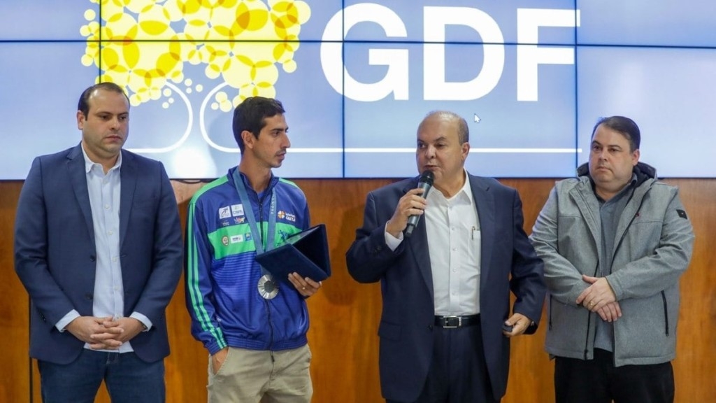 Agência Brasília Durante homenagem a Caio Bonfim, GDF anuncia reforma de estádios