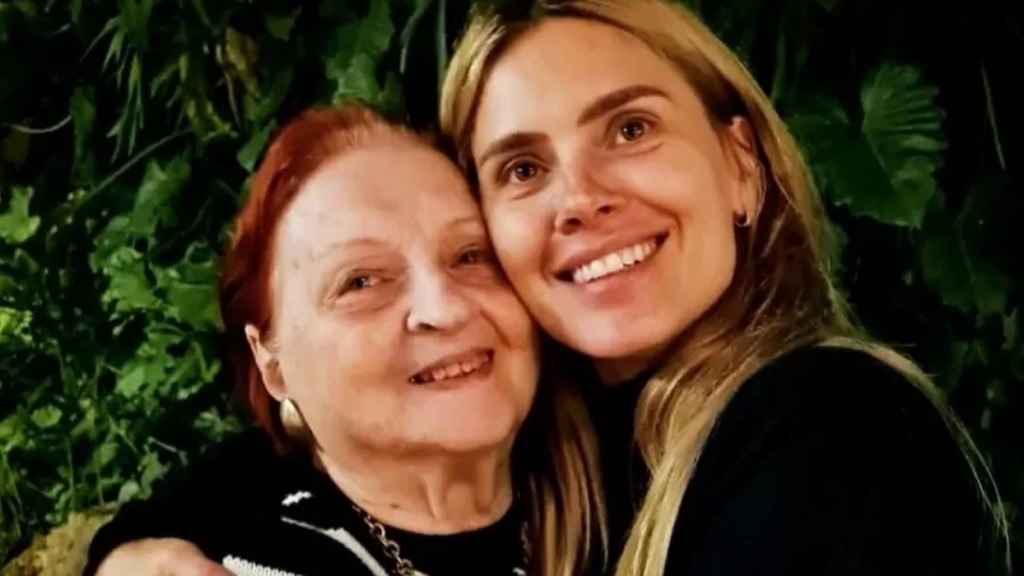 Carolina Dieckmann anuncia morte da avó aos 94 anos, ‘5 anos da morte da mãe’