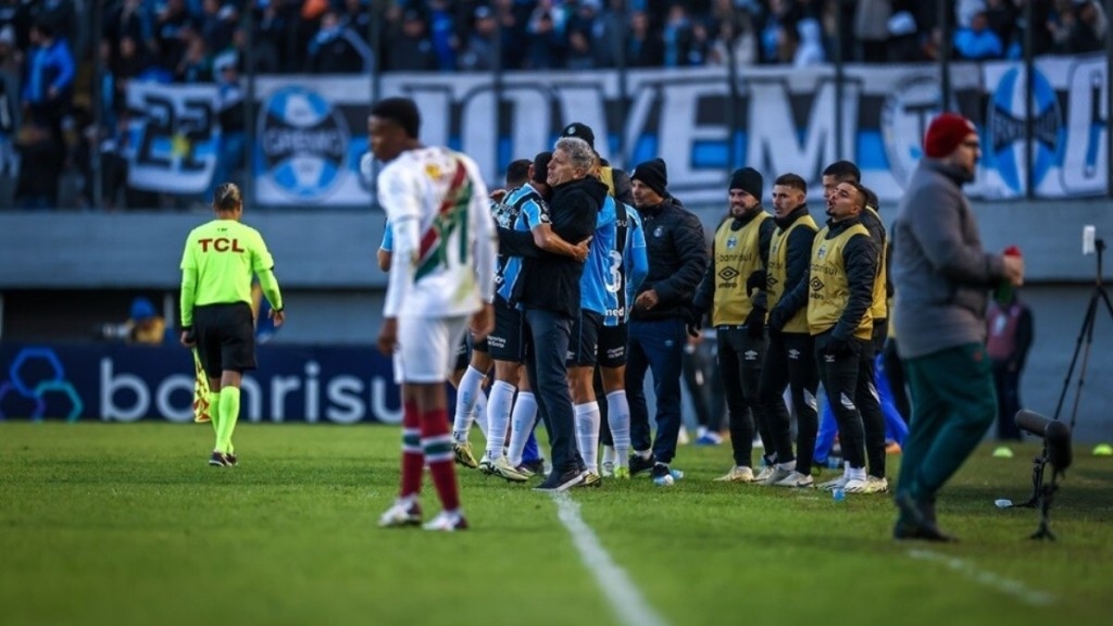 ESTADÃO CONTEÚDO Grêmio afunda o Fluminense na lanterna após vitória em Caxias do Sul