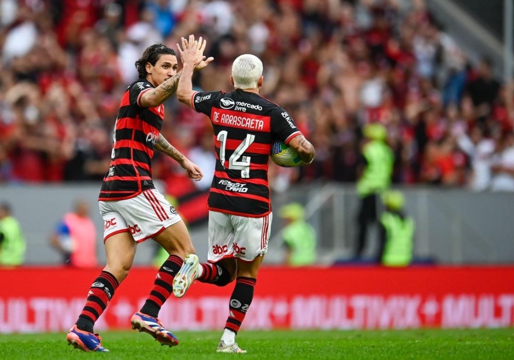 Flamengo vence o Criciúma de virada em jogo dramático