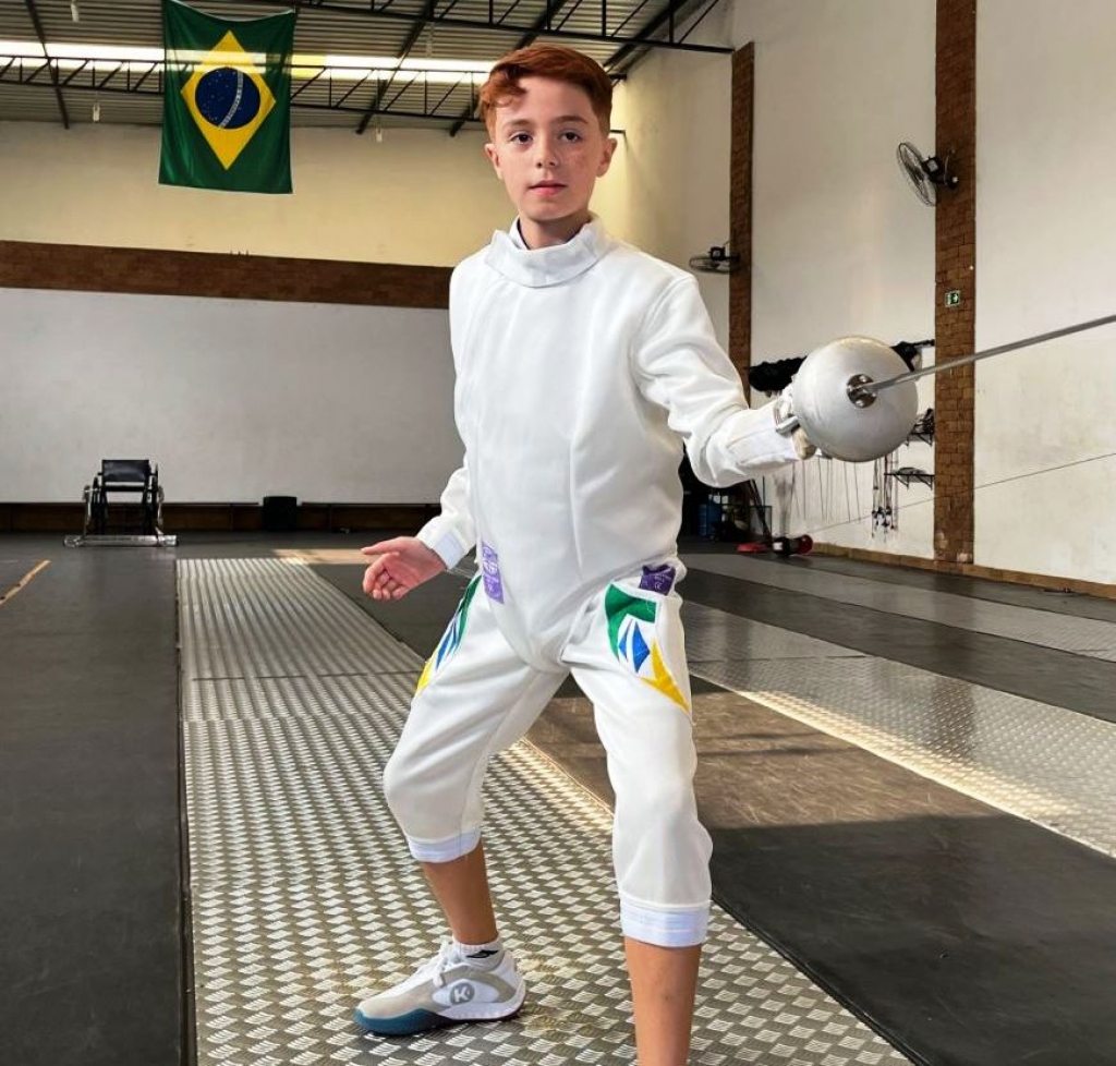 Atleta de esgrima em Lins, Arthur, 12 anos, vai representar Brasil na Costa Rica