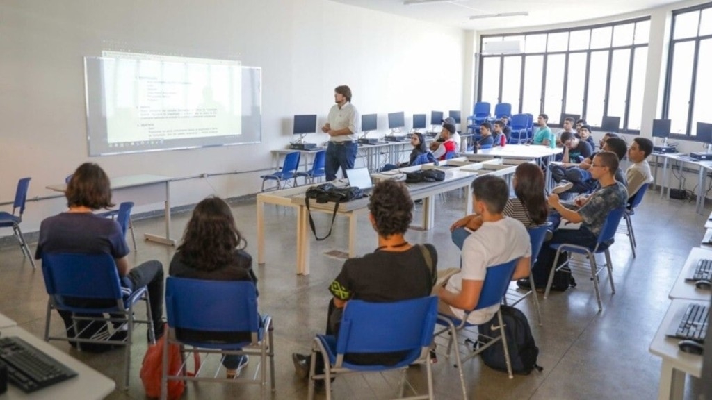 Agência Brasília Programa do GDF já distribuiu mais de mil bolsas de estudos para ensino superior