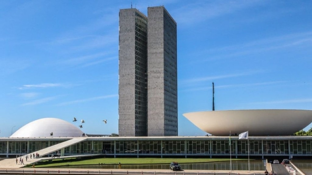 ESTADÃO CONTEÚDO Presidente da CCJ enfrenta STF e libera votação de 3 projetos contra a Corte