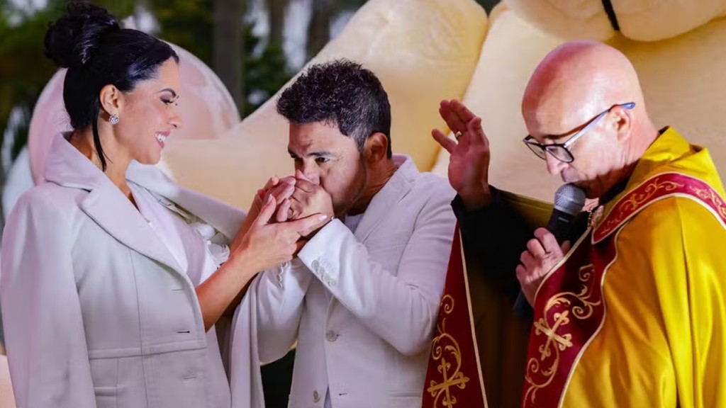 Zezé Di Camargo surpreende Lacerda com casamento em chá revelação; ‘Enfim, sim!’