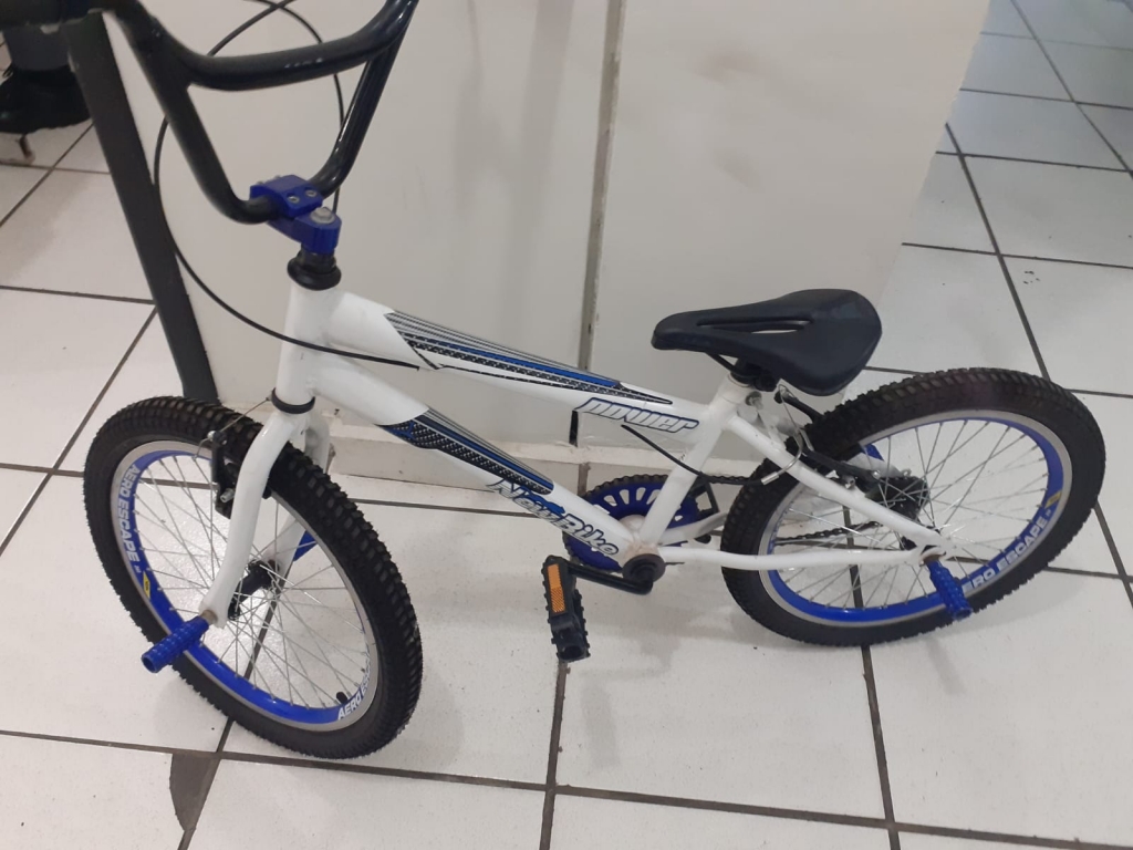 Invasor tentou levar bicicleta; acabou preso