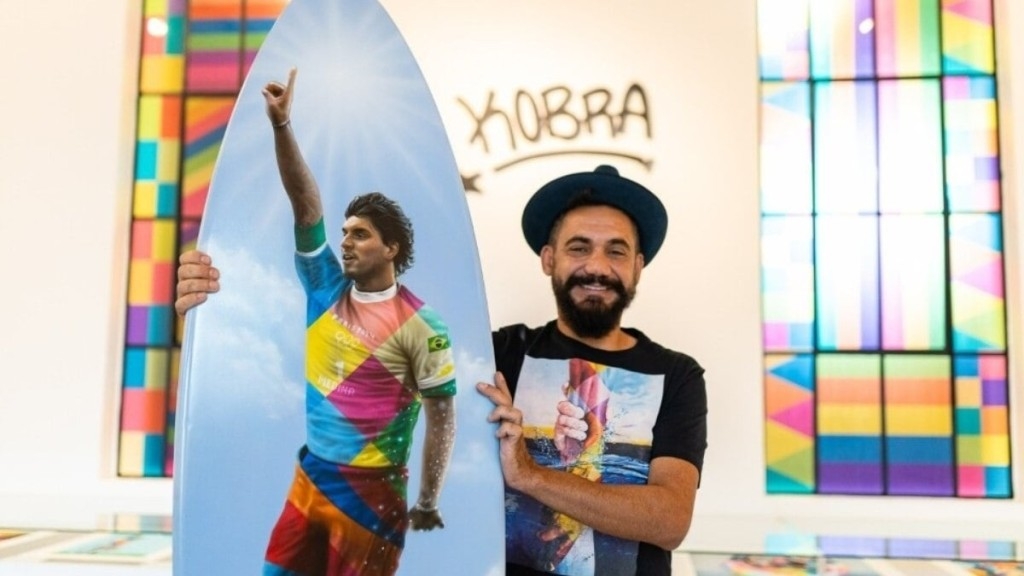 Pedro Reis Eduardo Kobra homenageia Gabriel Medina com grafite em prancha de surfe