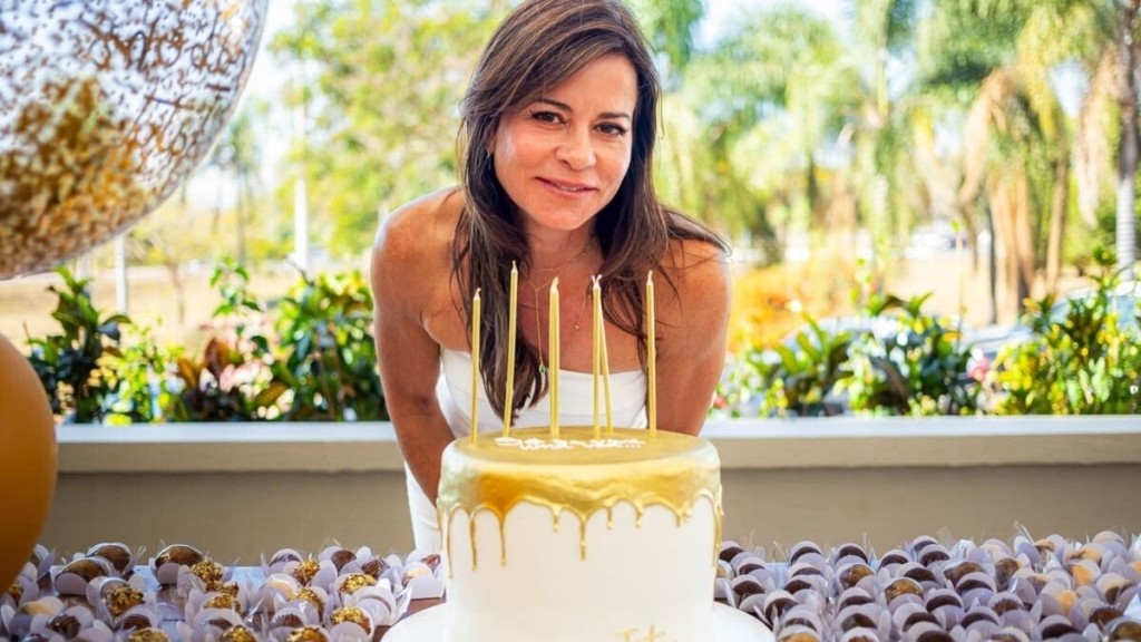 Pedro Reis Em almoço surpresa, Tatiana Lacerda celebra aniversário no Lago Sul