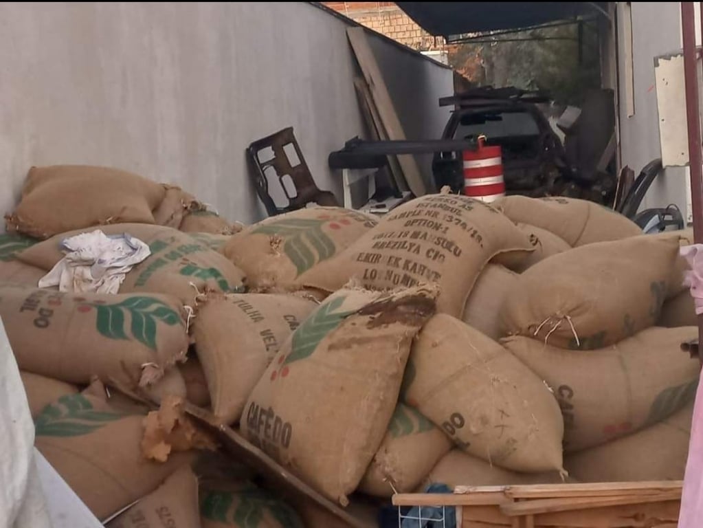 Trio é preso por furto de sacas de café em Garça; adolescente envolvido