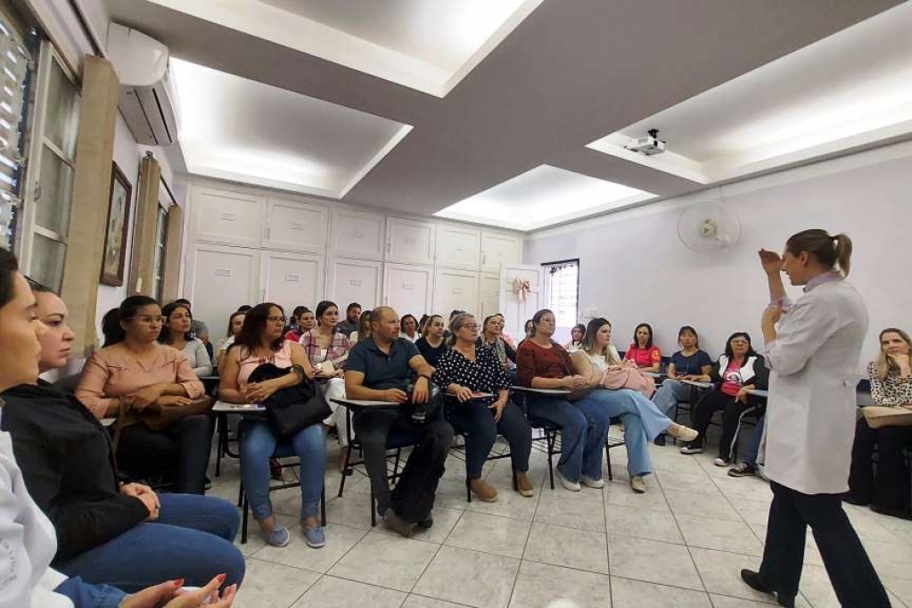 Capacitação sobre aleitamento tem orientação e visita a Maternidade em Marília