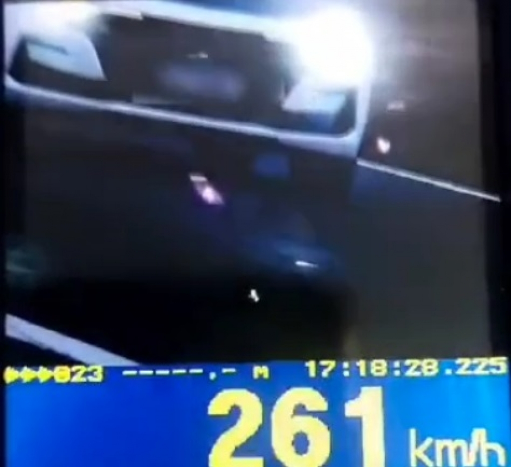 'Amostradinho' - Polícia flagra carro de luxo a 261km/h em Santa Cruz