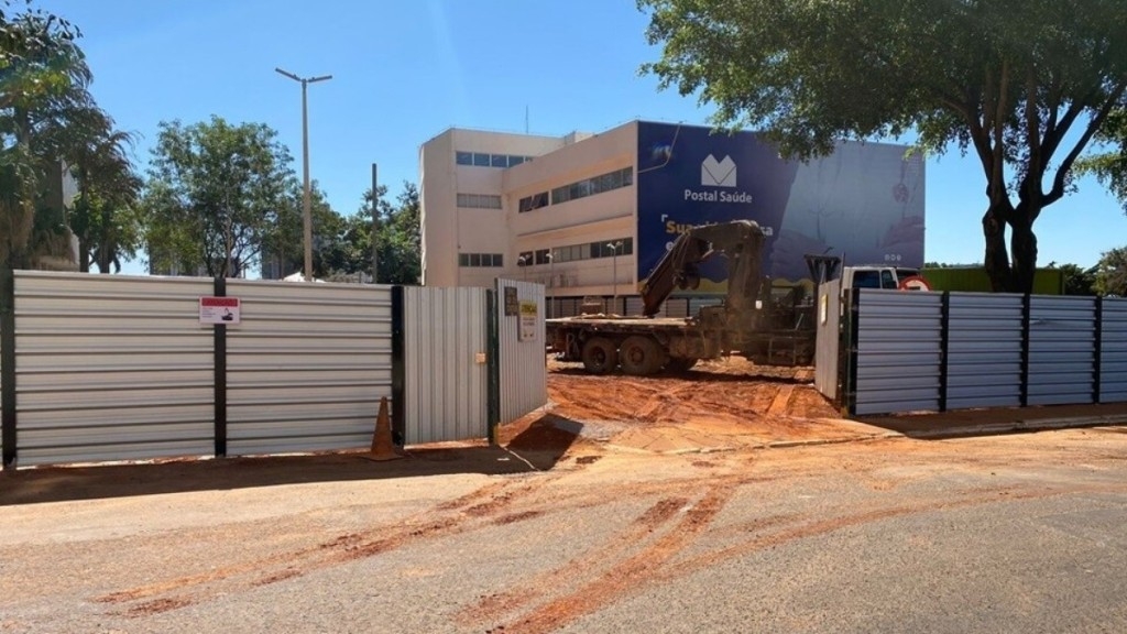 Redação GPS Canteiro de construtora no Setor Hoteleiro Sul bloqueia entrada do Saint Peter