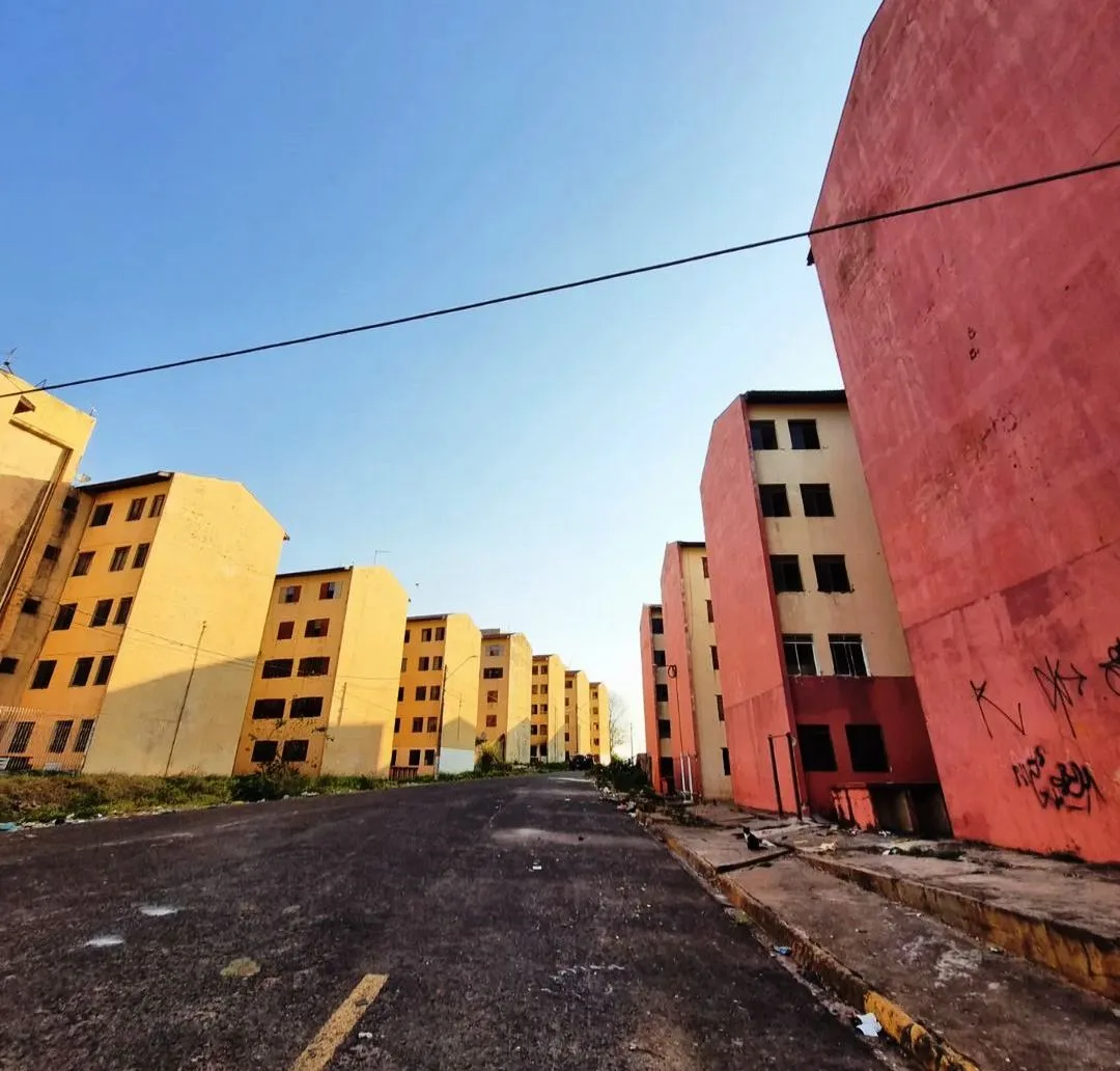 conjunto de prédios da cdhu interditado em Marília