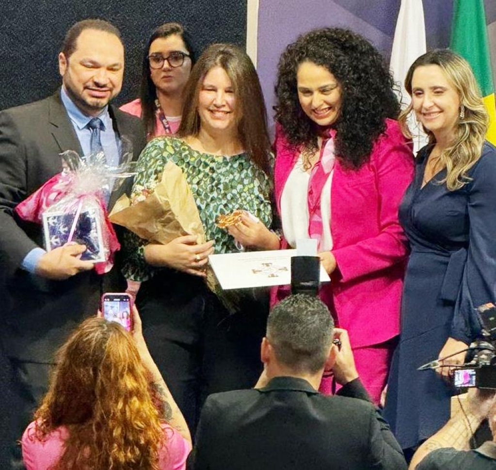 Advogada e pesquisadora de Marília, Daniela Moraes recebe comenda na OAB-DF