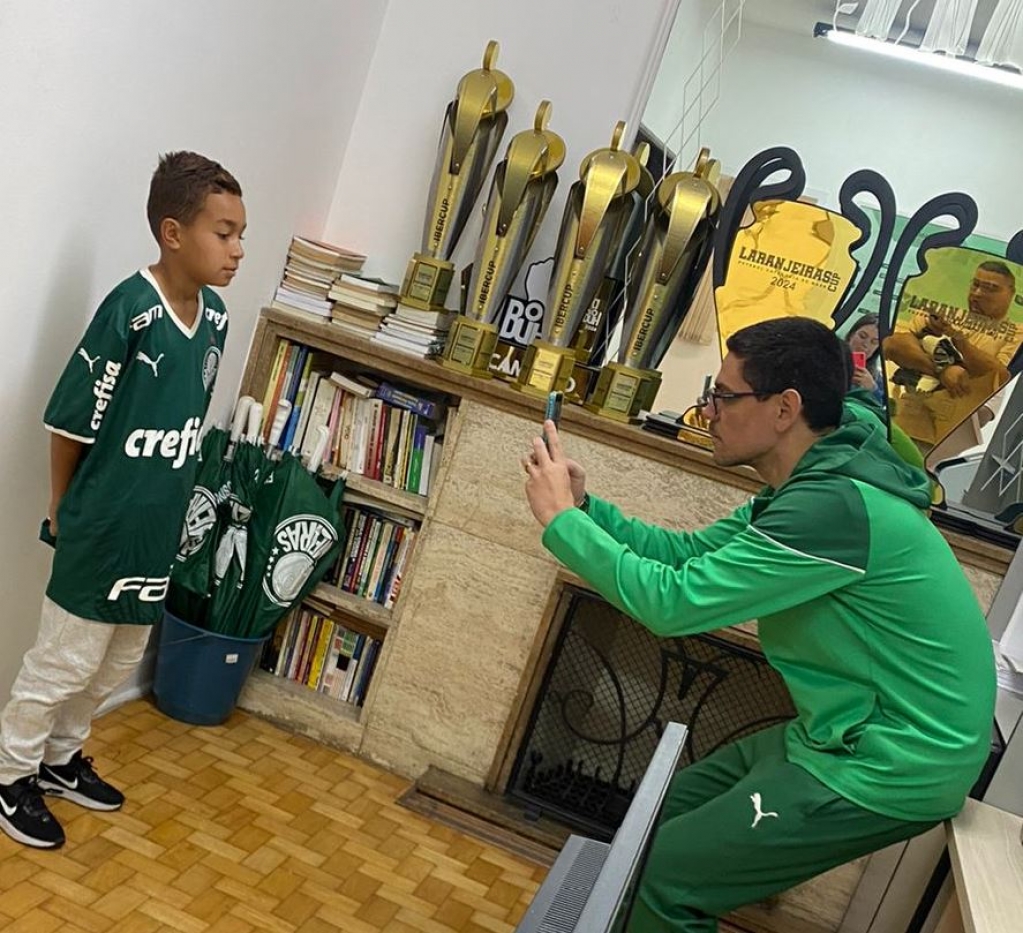 Promessa no futebol, Davi faz exames e leva documentos ao Palmeiras