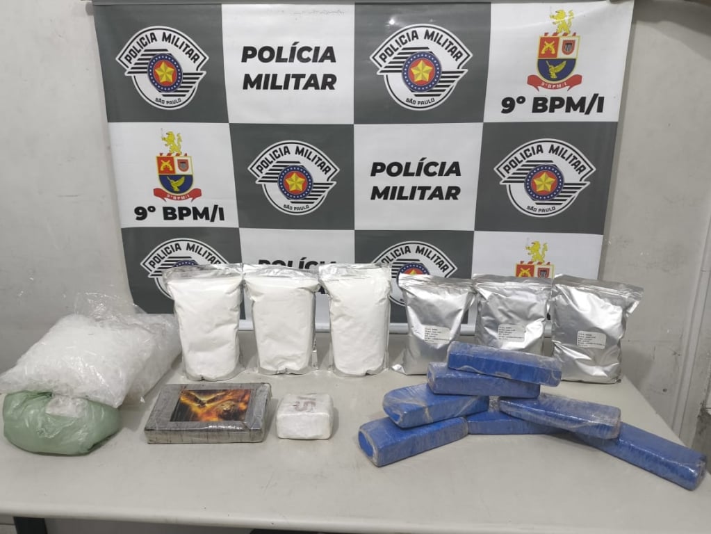 Grupo descoberto em sítio abandona tonel com cocaína, crack e maconha em Marília