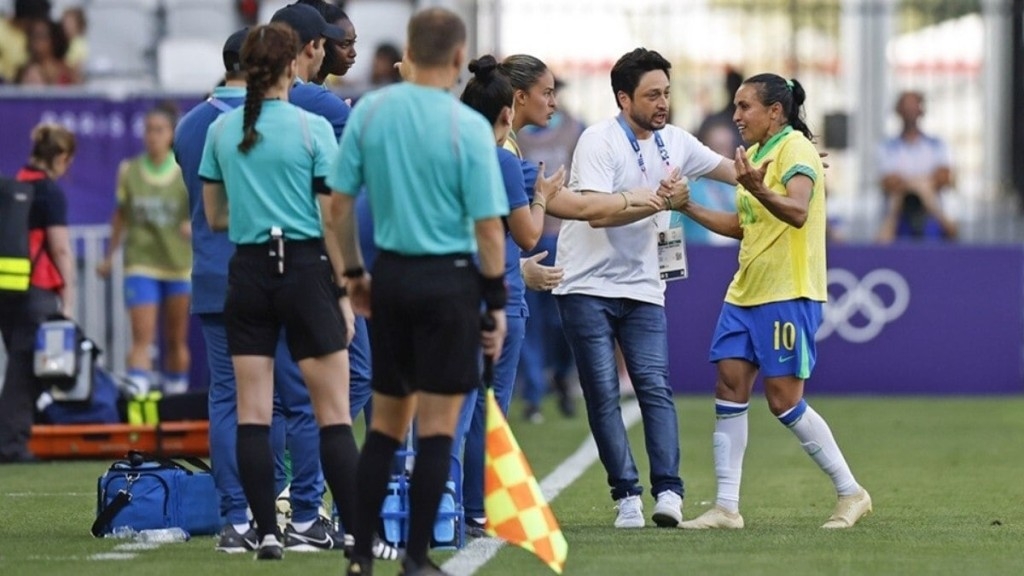 ESTADÃO CONTEÚDO Brasil perde para a Espanha no futebol feminino e seca rivais para avançar às quartas de final