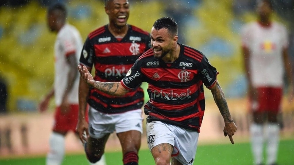 ESTADÃO CONTEÚDO Flamengo vence o Red Bull Bragantino e encosta nos líderes do Brasileiro