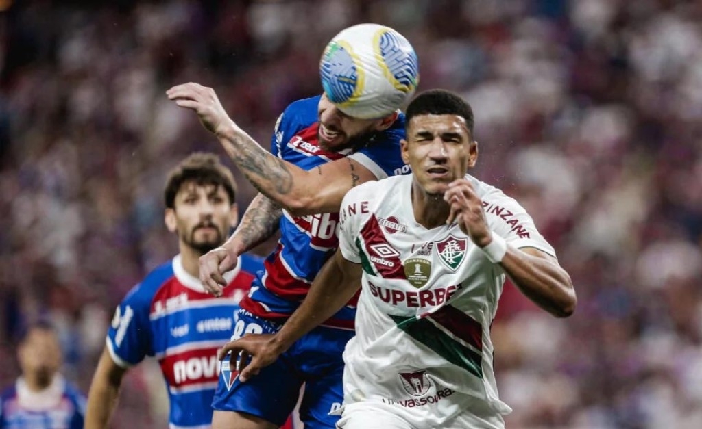 Fluminense sofre derrota para o Fortaleza e crise se agrava no Brasileirão