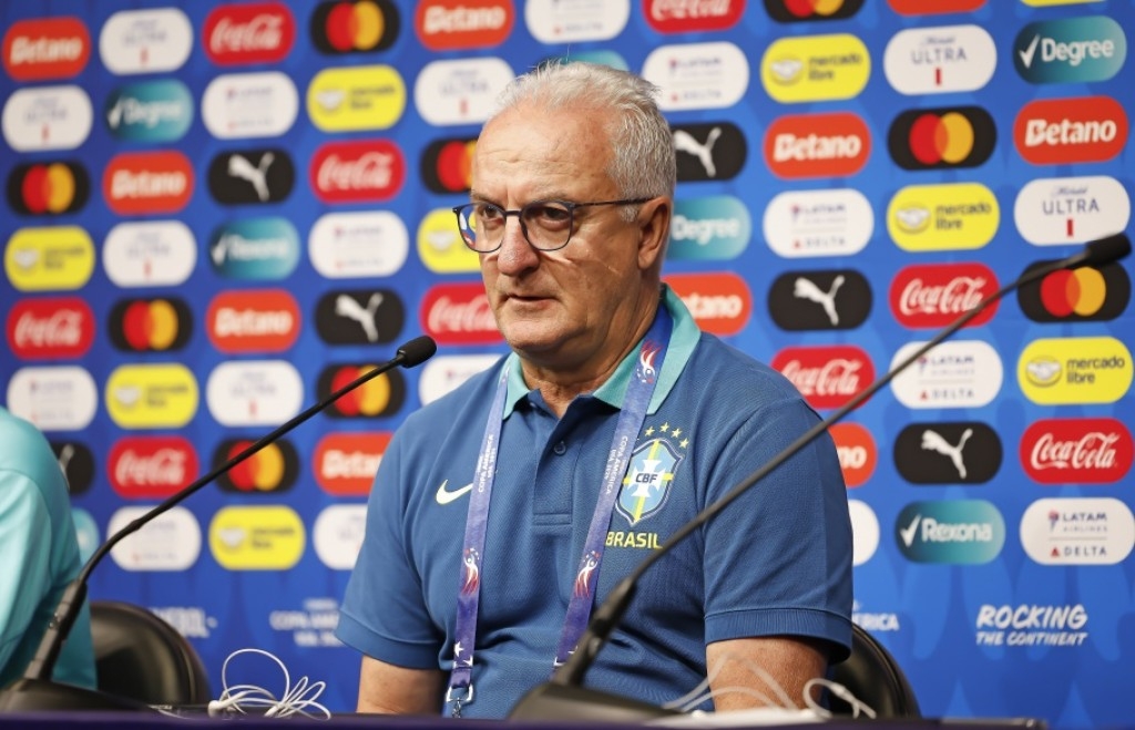 Dorival Júnior projeta confronto contra o Paraguai