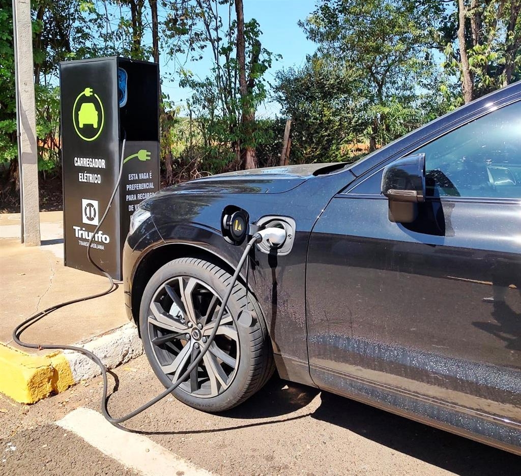 Rodovia BR-153 ganha estação de carregamento para veículos elétricos