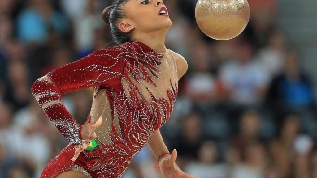 Fernanda Moura Inédito! Bárbara Domingos avança à final do individual geral da ginástica rítmica