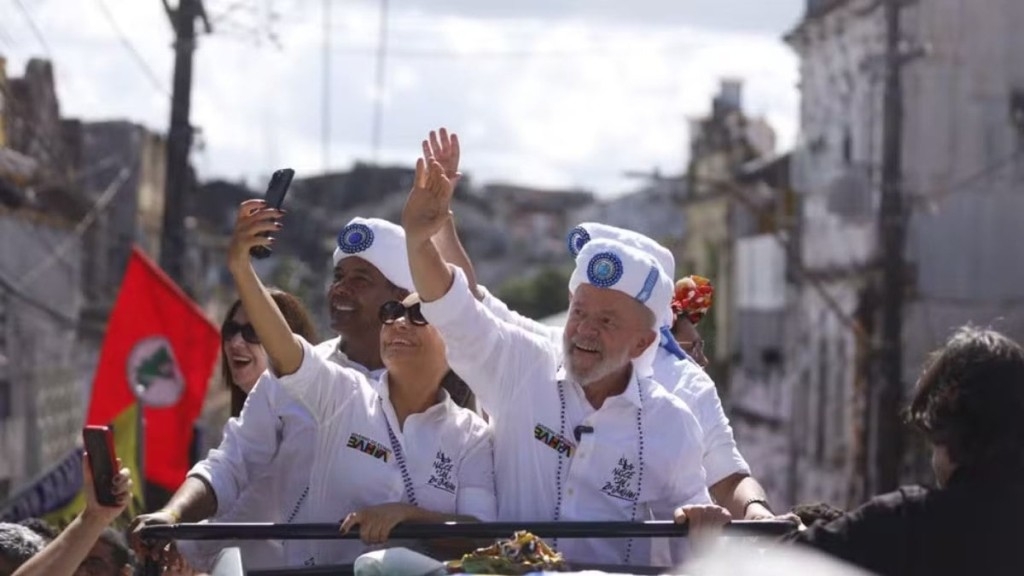 Matheus Landim/GOVBA Lula participa do desfile cívico do 2 de Julho