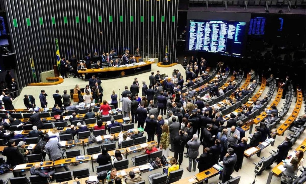 De surpresa, deputados aprovam regulamentação da Reforma Tributária e zeram imposto da carne