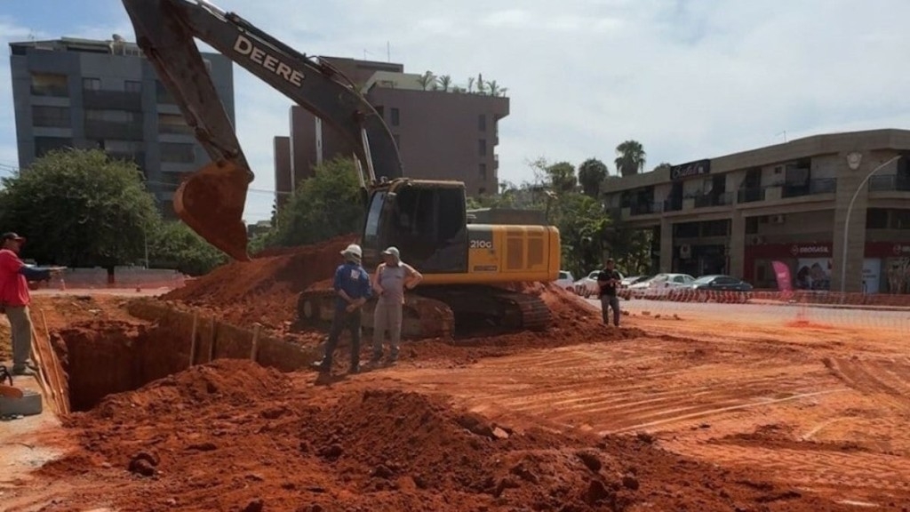 Agência Brasília Sistema de drenagem pluvial da Asa Norte passa por manutenção