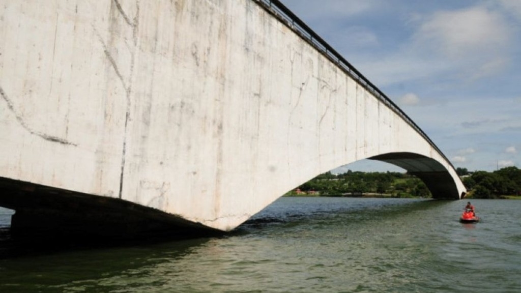 Agência Brasília Ponte Honestino Guimarães é reforçada com novos cabos de protensão