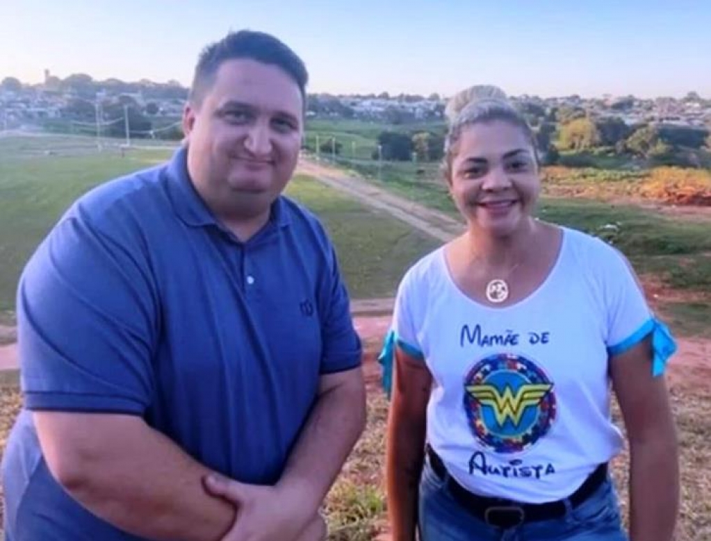 Fabiuana Marinho com o pré-candidato Garcia da Hadassa – Divulgação