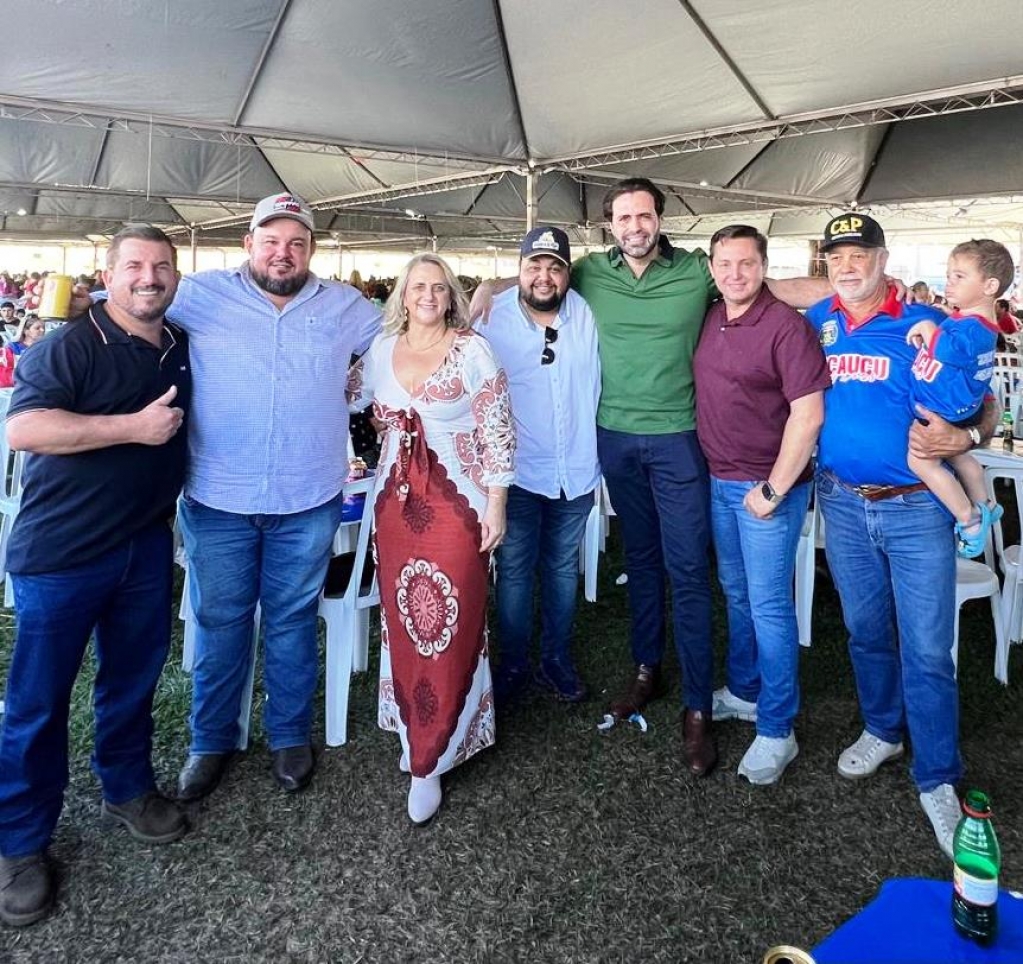 Prefeito Papinha (Oscar Bressane), Humberto (Lucianópolis), Salma (Ribeirão do Sul), Rafa Falcao, Milton Carrasco, Prefeito Cleber (Lupercio) e Dito (Ocauçu)