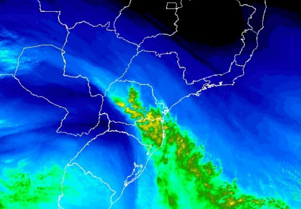 Frente fria traz nebulosidade, previsão de chuva e de dias frios