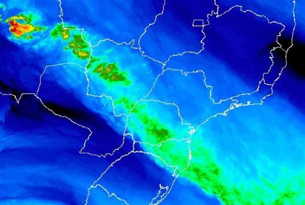 Frente chega e cria alerta do Inmet para frio e risco de geada; imagens de Satélite