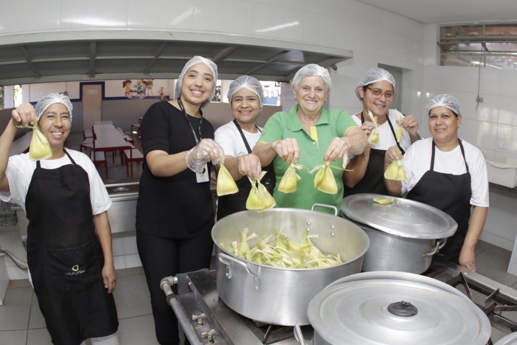 Concurso reúne receita de 'merendeiras' das escolas estaduais; vale publicação