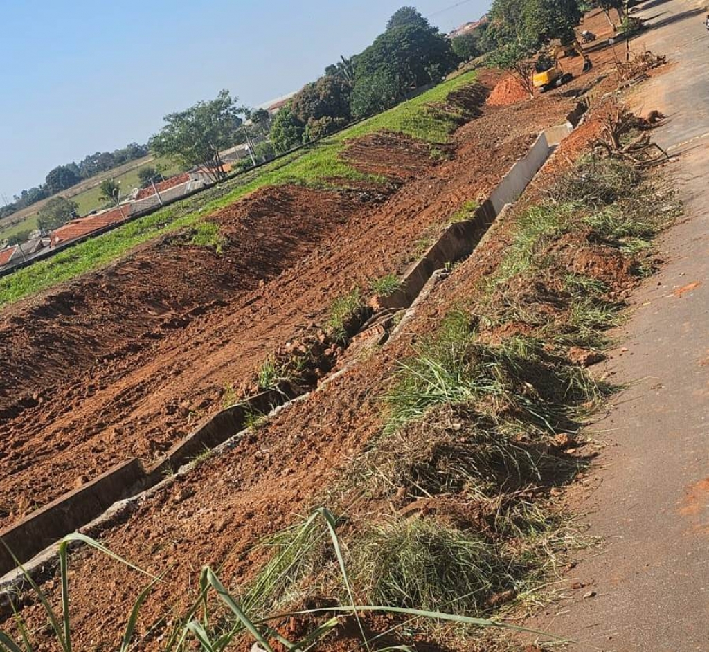 Obra avança após corte de árvores; prevê paisagismo e calçadão em Vera Cruz