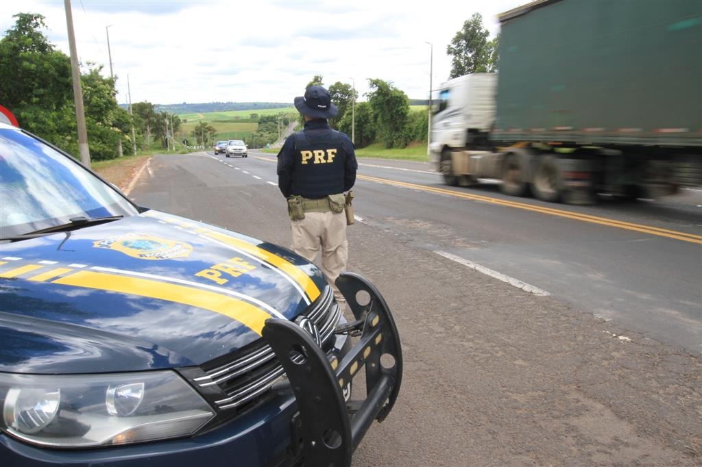 PRF flagra rebites e cocaína com motoristas sem descanso na BR-153