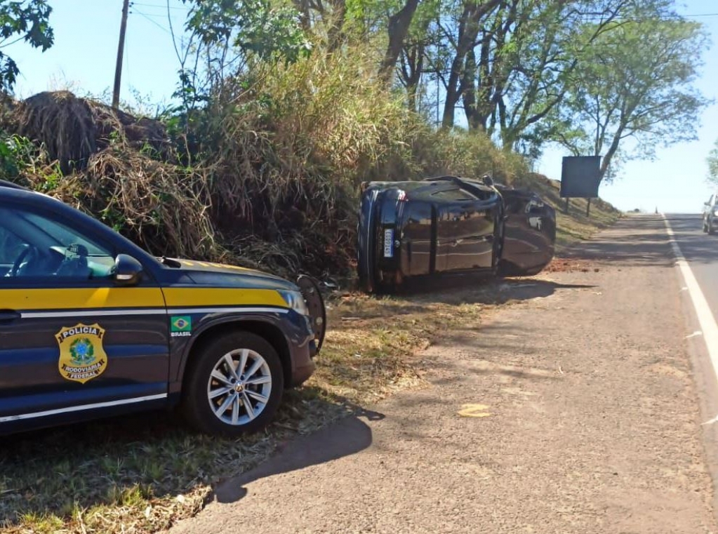 PRF intercepta carro furtado, placas falsas e 211kg de maconha em Ourinhos