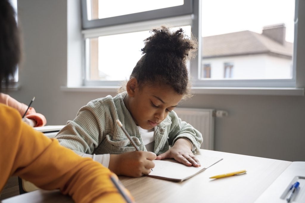 Concurso de redação em escolas estaduais vai dar tablets e notebooks a alunos