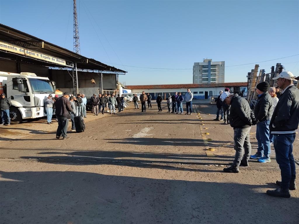 Servidores do Daem em reunião após concessão – Divulgação