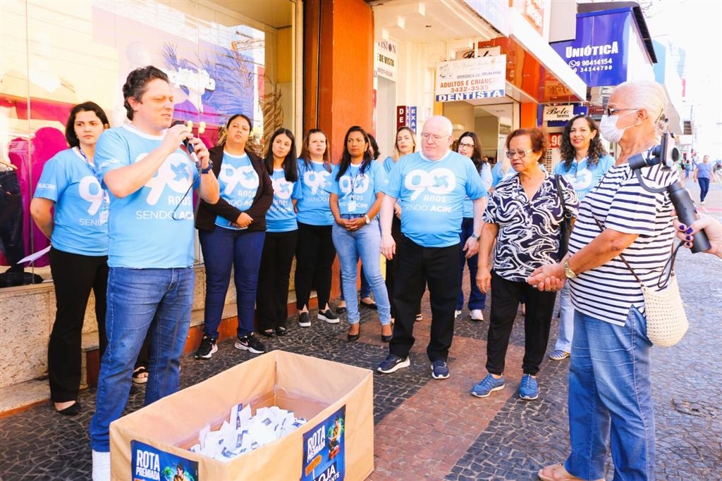 Consumidora de Marília ganha viagem em sorteio da Acim; ano terá mais quarto